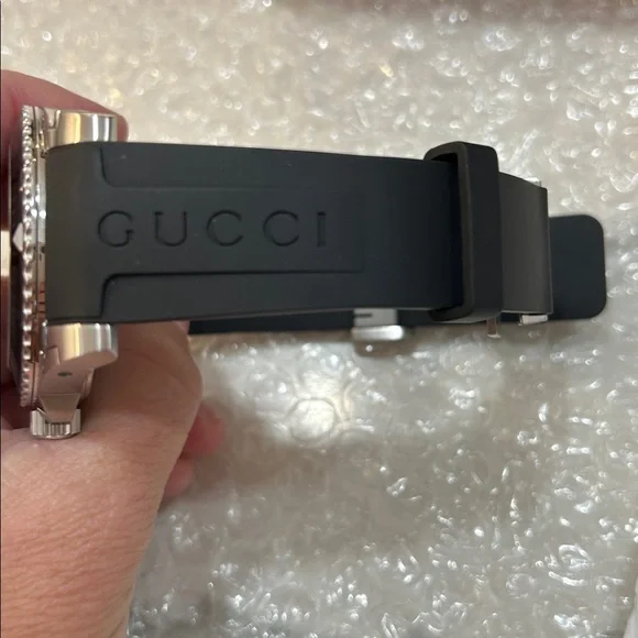 NWTGucci Men's Black and Silver Dive Watch - Picture 8 of 10